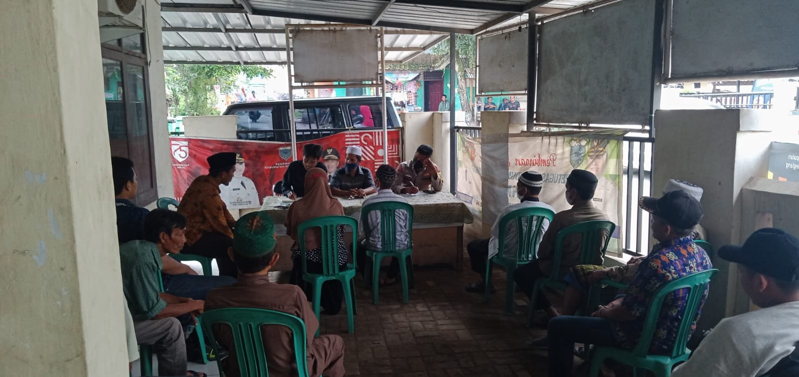 Bhabinkamtibmas Polsek Pandeglang Hadiri Musyawarah Sengketa Tanah