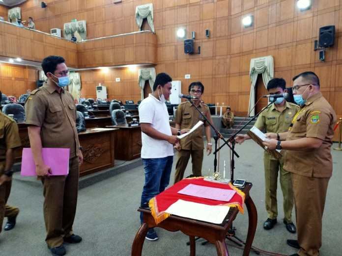 Rino Hadi Putra Gantikan Sokhidin, Jalani Gladi Resik dan Ucap Sumpah Janji