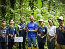 Danlantamal IX Tanam Bibit Buah di Amahusu untuk Dukung Komunitas Peduli Lingkungan