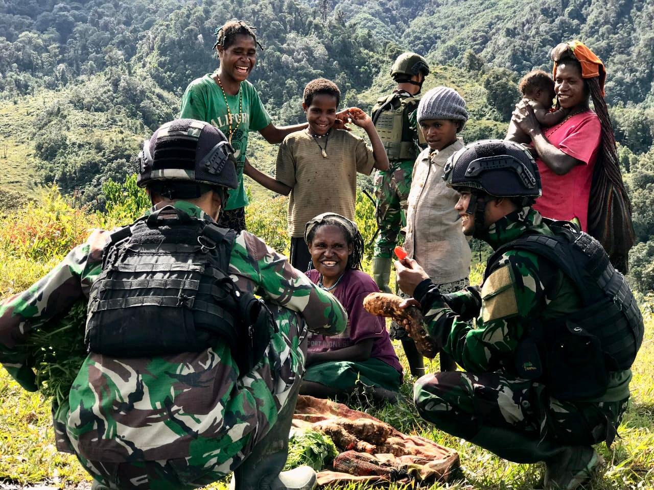 Prajurit Kostrad Borong Semua, Mama Tersenyum Manis