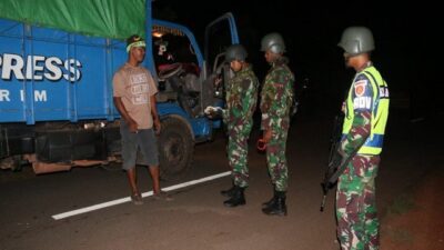 Satgas Yonif 411 Kostrad Rutin Periksa Perbatasan demi Keamanan dan Kenyamanan