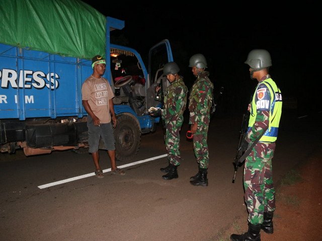 Satgas Yonif 411 Kostrad Rutin Periksa Perbatasan demi Keamanan dan Kenyamanan