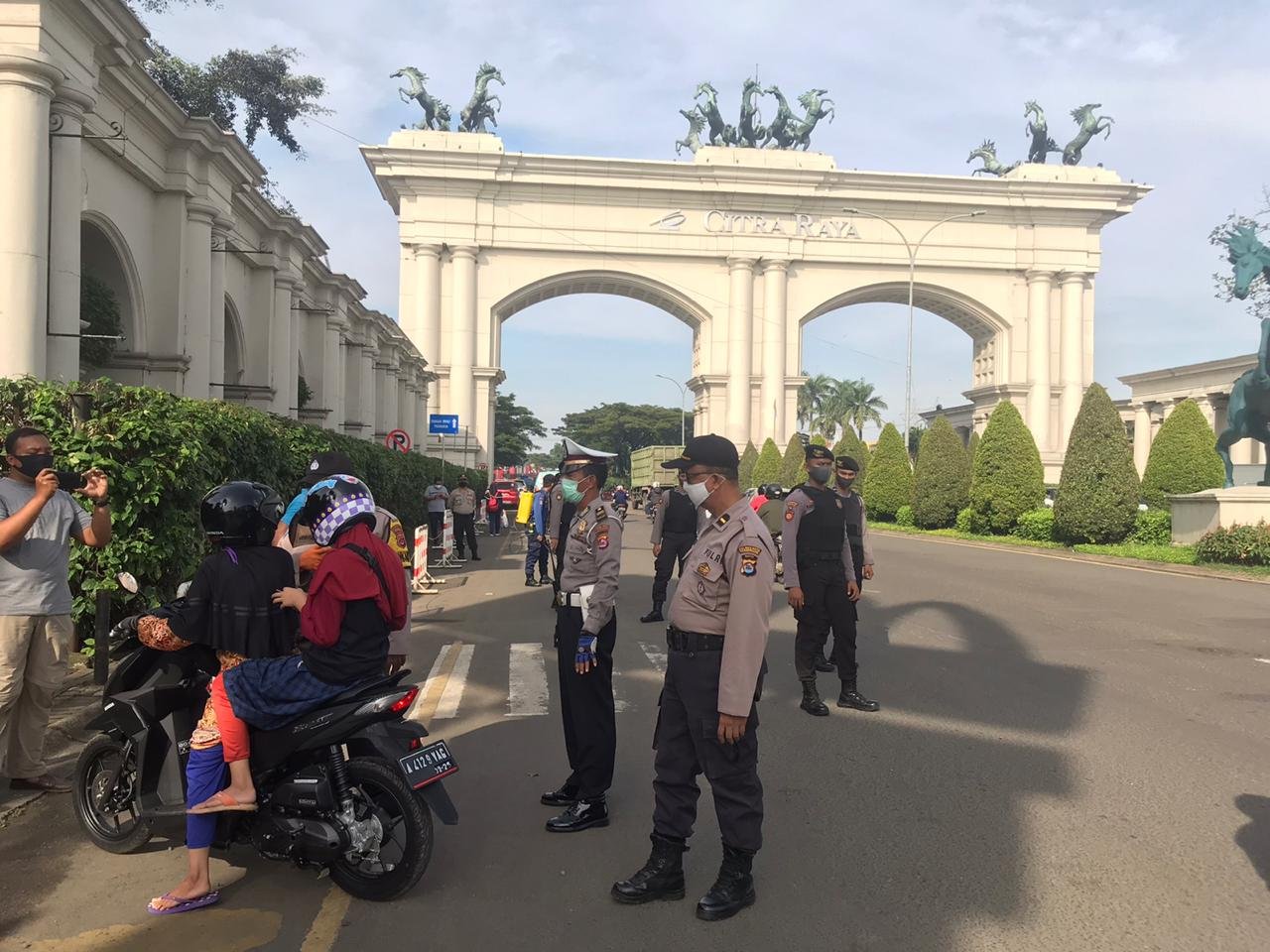 Ditsamapta Polda Banten Amankan Pelaksanaan PSBB Tangerang Raya