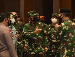 Ratusan Tenaga Kesehatan TNI Kepung Jakarta dengan Jarum Suntik