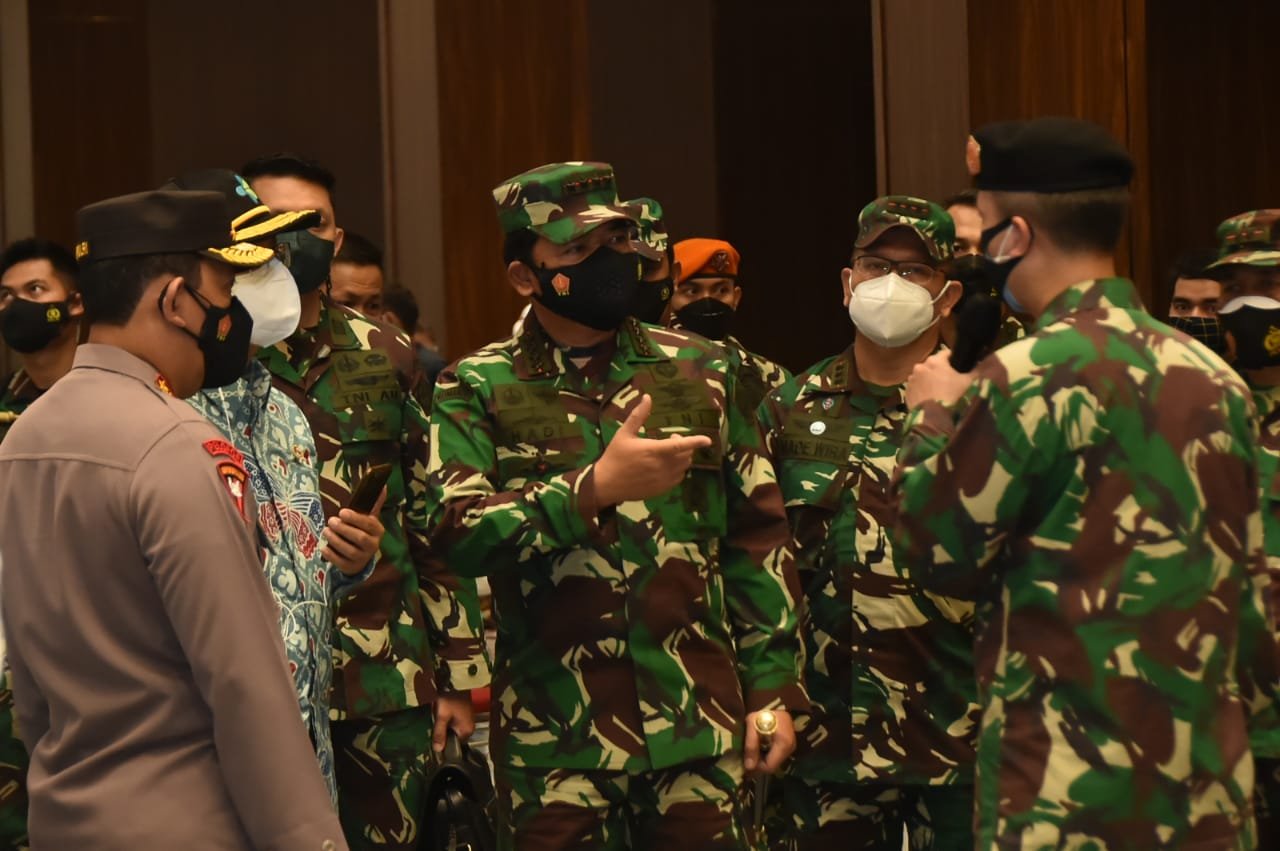 Ratusan Tenaga Kesehatan TNI Kepung Jakarta dengan Jarum Suntik