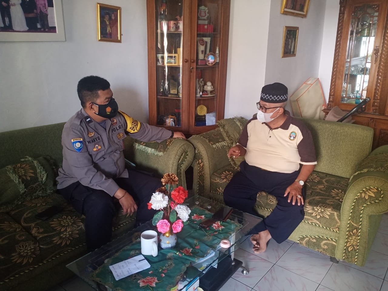 Bhabinkamtibmas Polsek Pandeglang Sambangi Tokoh Masyarakat