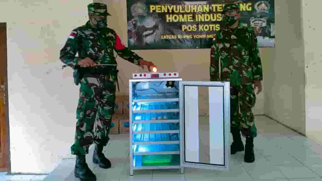 Yonif 512/QY Ajarkan Cara Modern Ternak Ayam ke Warga Perbatasan