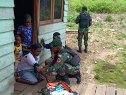 Satgas Yonif MR 413 Kostrad Terus Berikan Pengobatan Keliling di Perbatasan RI-PNG