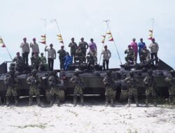 Panglima TNI Pimpin Upacara Penyematan Baret Marinir untuk Ketua MPR dan DPR