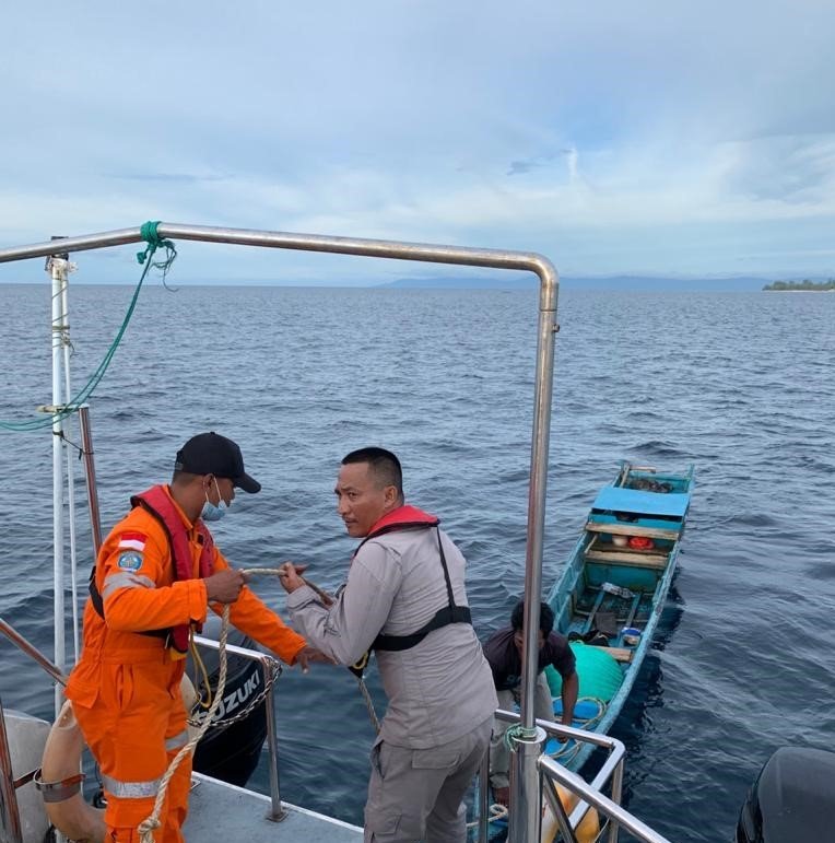 Bakamla RI Evakuasi Longboat Rusak Mesin di Perairan Tanjung Burang