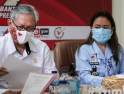 Kanwil Kemenkumham Banten Serahkan RK ke 324 Napi di Natal 2020