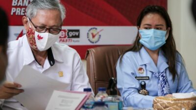 Kanwil Kemenkumham Banten Serahkan RK ke 324 Napi di Natal 2020