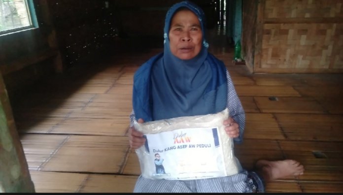 H Asep Awaludin Lagi Bantu Warga Kurang Mampu