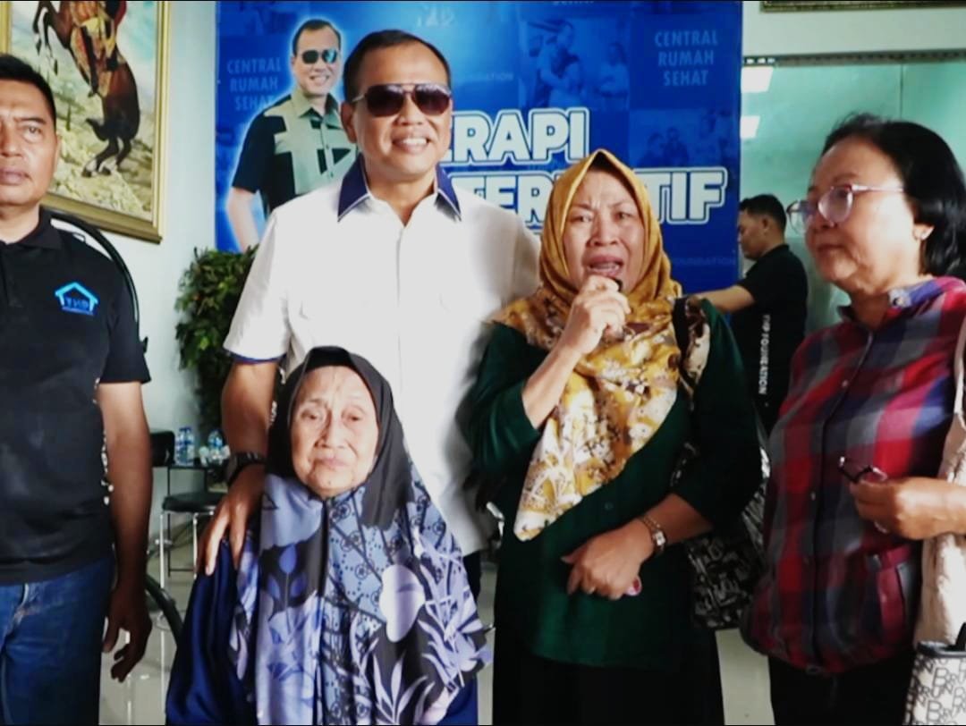 Nenek 84 Tahun Sembuh Tuli Perantara Yuli Hendro Priyono