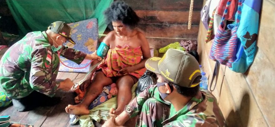 Mama Frida Alami Stroke Ringan, Ditangani Rutin Satgas Yonif MR 413 Kostrad