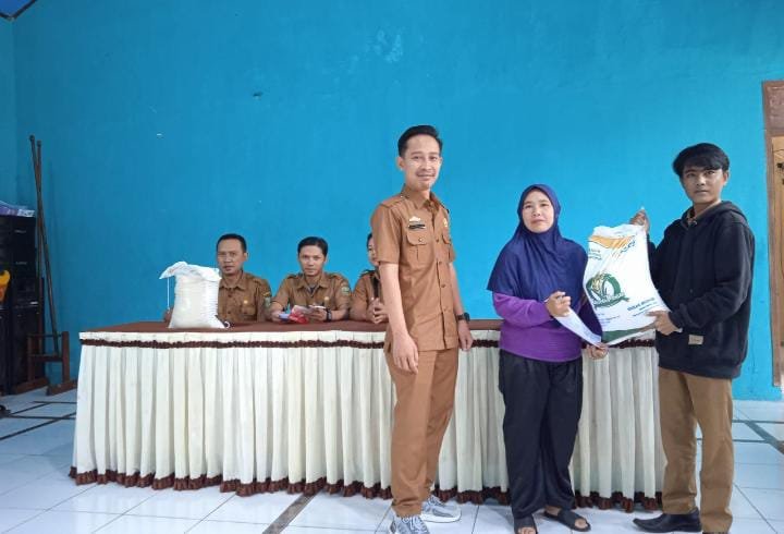 Pemerintah Pekon Kuta Dalom Salurkan Bantuan Beras Kemensos untuk 368 KPM
