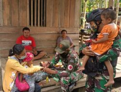 TNI Layani Kesehatan Warga Papua Lewat Pusling