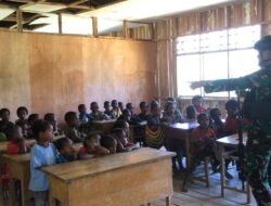 Satgas Yonif 203/AK Mengajar di Sekolah Pegunungan Tengah untuk Tingkatkan Minat Belajar Anak