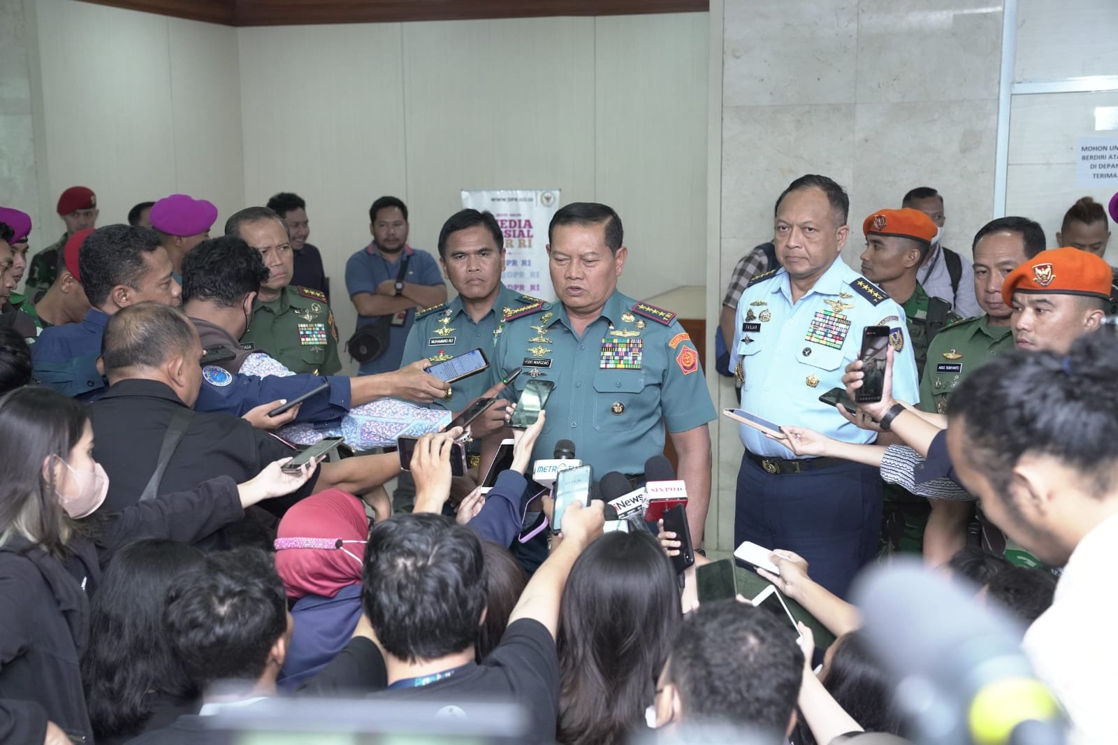 Panglima TNI Bahas Strategi Pertahanan dengan Komisi I DPR