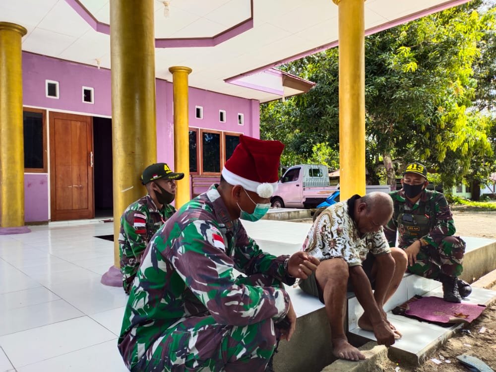 Satgas Yonif MR 413 Anjangsana Tokoh Adat Nafri Pererat Silaturahmi