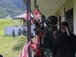 Masyarakat dan Satgas Yonif Raider 321/GT Antusias Siapkan Lomba HUT RI ke-77 di Mbua