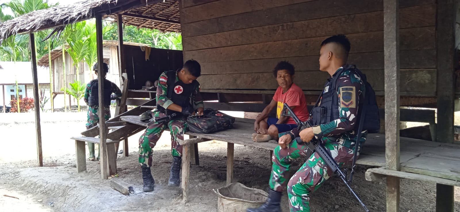 Satgas Yonif 126/KC Bangun Hubungan Harmonis dengan Warga Perbatasan