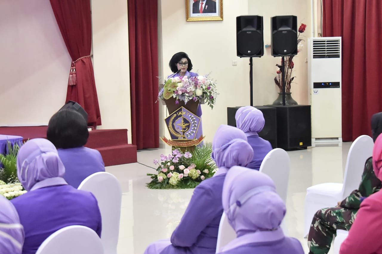 Ketum IKKT PWA Pimpin Serah Terima Jabatan Ketua Cabang BS IX Kodiklat TNI