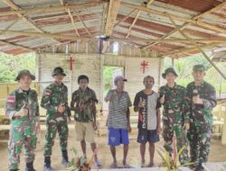 Satgas Pamtas Yonif 126/KC Bersama Warga Perbaiki Gereja
