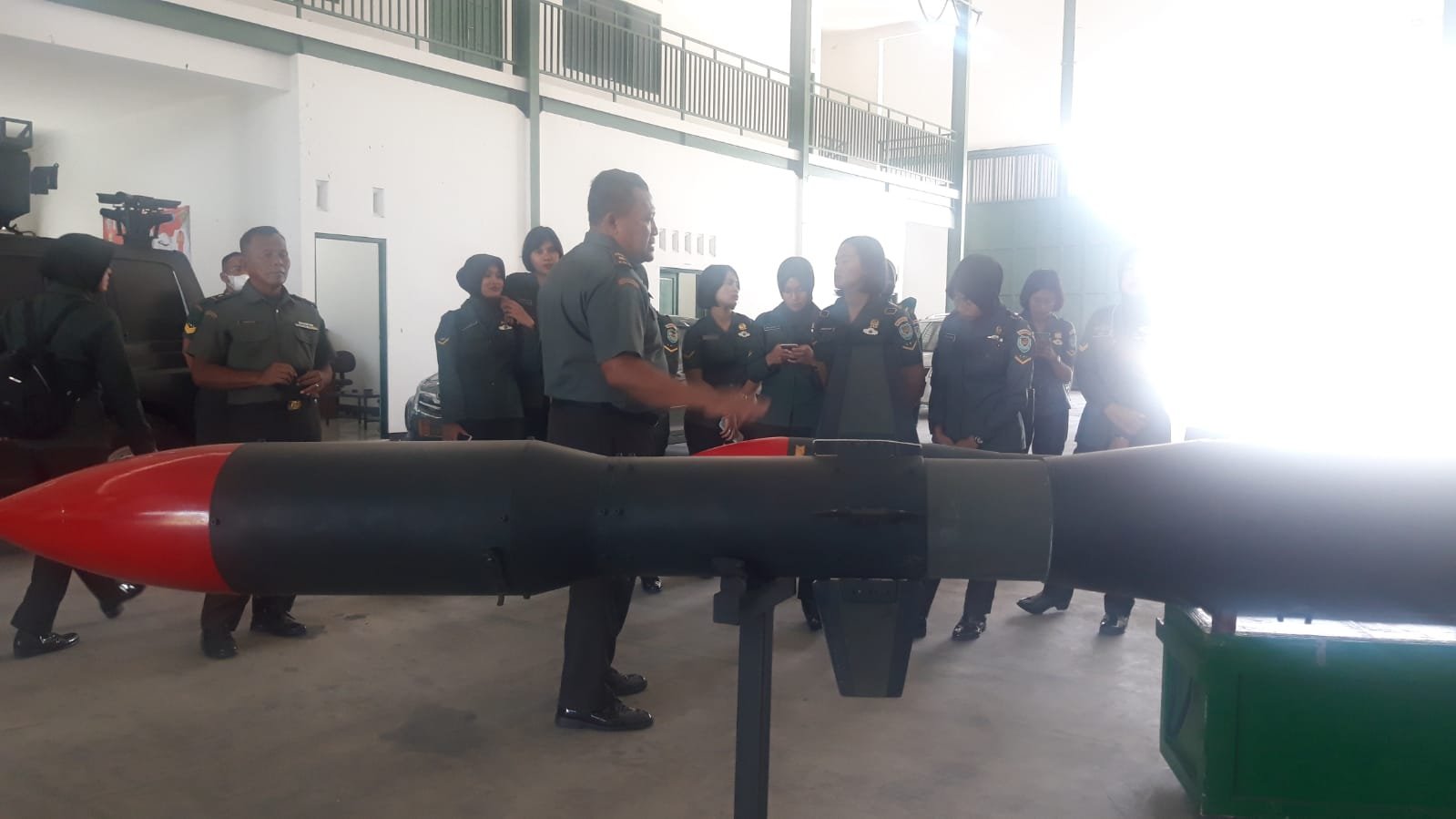 Prajurit Kowad Uji Nyali di Study Tour Lab Dislitbang TNI AD