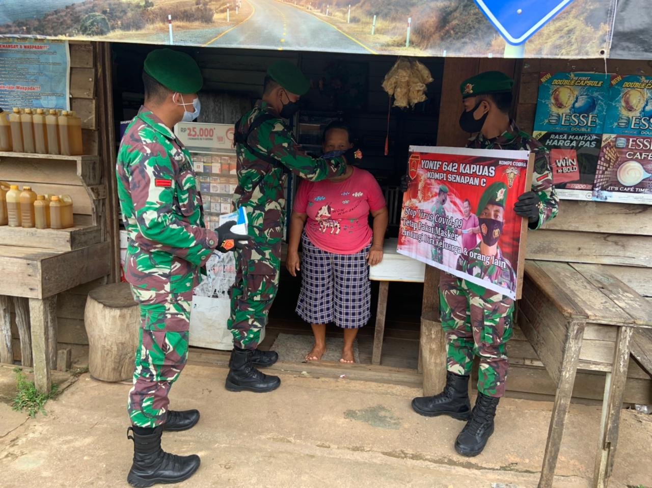 Penyuluhan Protokol Kesehatan Kompi Senapan A Yonif 642/Kapuas Pererat Hubungan Warga