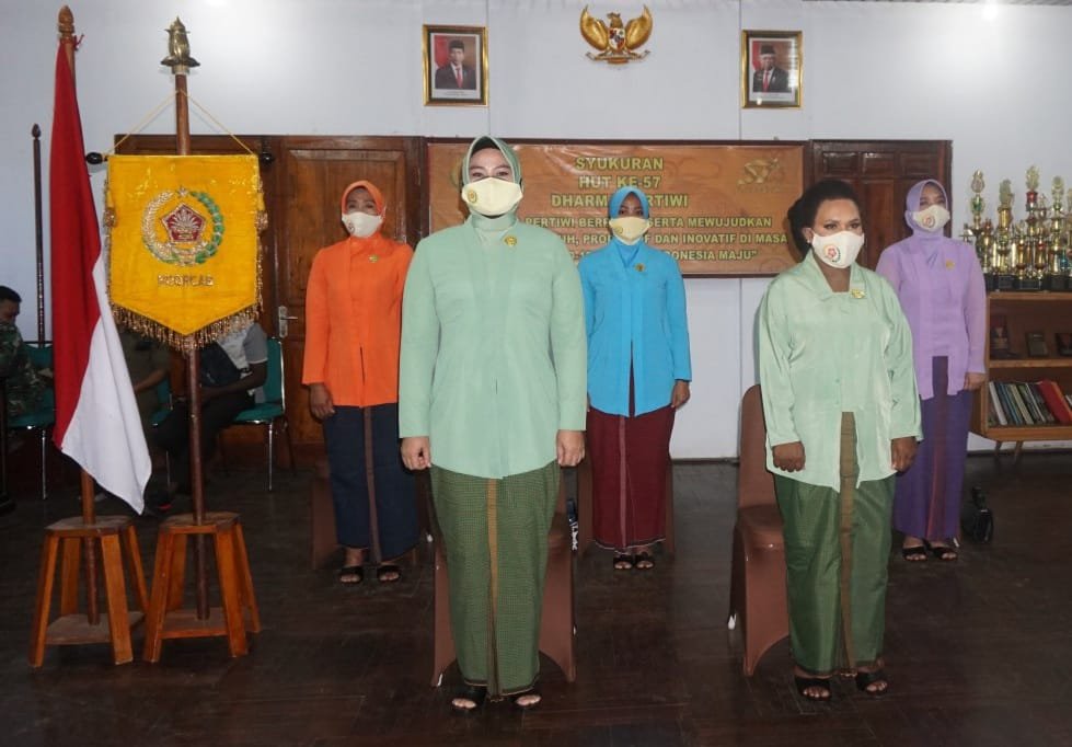 Ketua Dharma Pertiwi Koorcab Merauke Hadiri Vicon HUT Ke-57 Bersama Ny. Nanny Hadi Tjahjanto