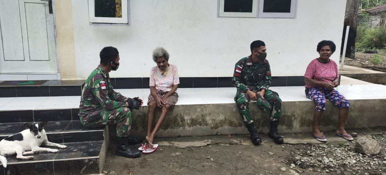 Satgas Yonif MR 413 Kostrad Pos Nafri Pererat Tali Kasih Lewat Anjangsana