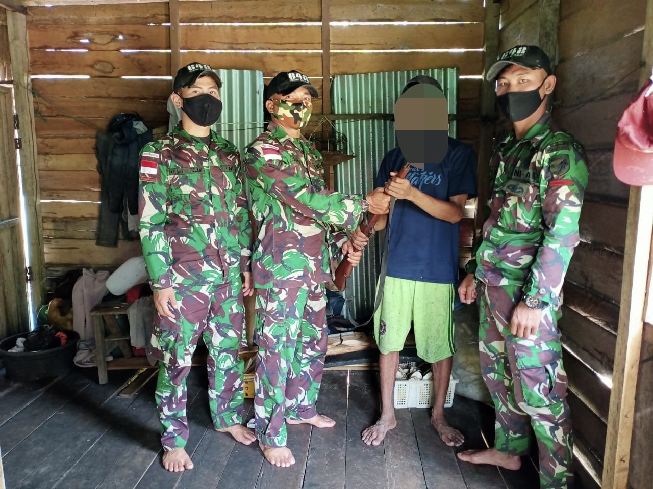 Yonif 642 Terima Tiga Senjata Api Rakitan dari Warga Perbatasan