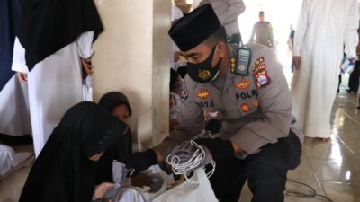 Bakti Sosial Polda Banten Bagikan Sembako dan Ratusan Masker ke Ponpes Baitul Qur'an