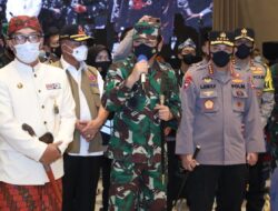 Panglima TNI Tinjau Serbuan Vaksinasi di Kota Bandung