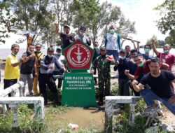 Koramil Pemangkat Rawat Tugu ABRI Masuk Desa untuk Lestarikan Peninggalan Leluhur