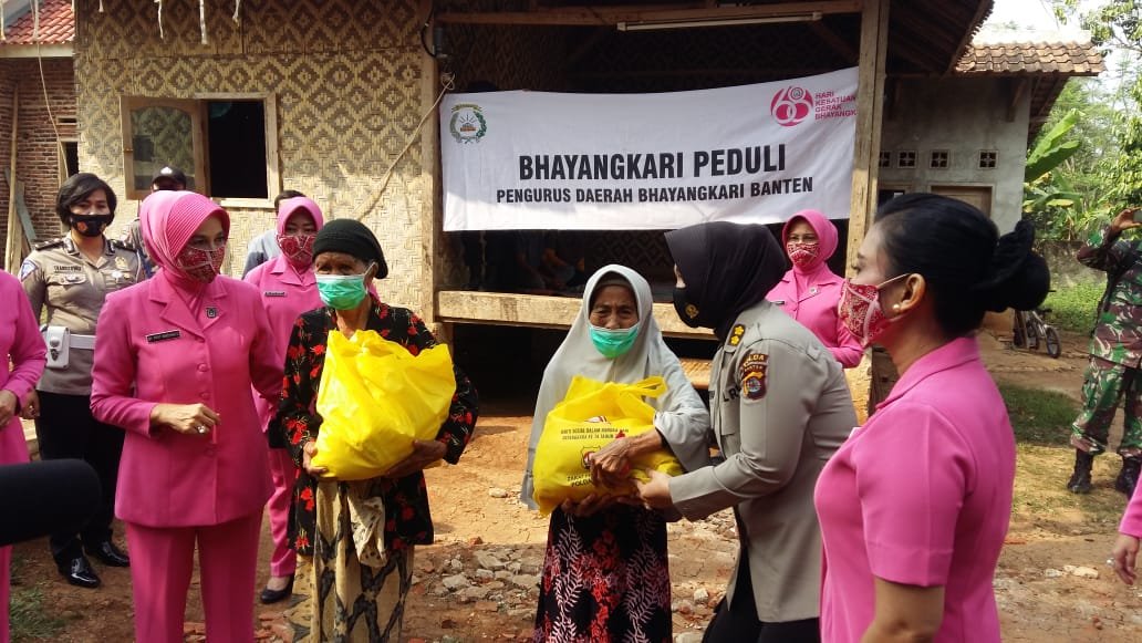 Bhakti Sosial Polda Banten di Kelurahan Sukalaksana