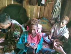 Satgas Yonif 143/TWEJ Pererat Ikatan Keluarga dengan Masak dan Makan Bersama Warga Perbatasan