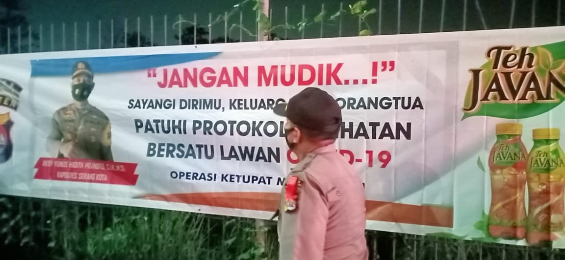 Polres Serang Kota Pasang Spanduk Larangan Mudik Cegah Covid-19