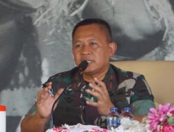 Danrem 174 Brigjen TNI Agus Widodo Beri Jam Komandan ke Prajurit dan Anggota Persit