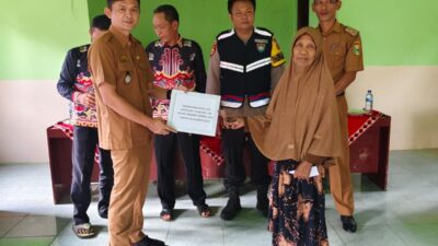 Kakon Gunung Tiga Bagikan BLT DD Pasca Lebaran untuk 12 KPM