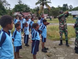 Yonif 143/TWEJ Tanamkan Disiplin Sejak Dini Lewat Latihan PBB