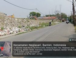 Sampah TPA Rawakucing Berserakan di Bahu Jalan Ancam Keselamatan Pengendara
