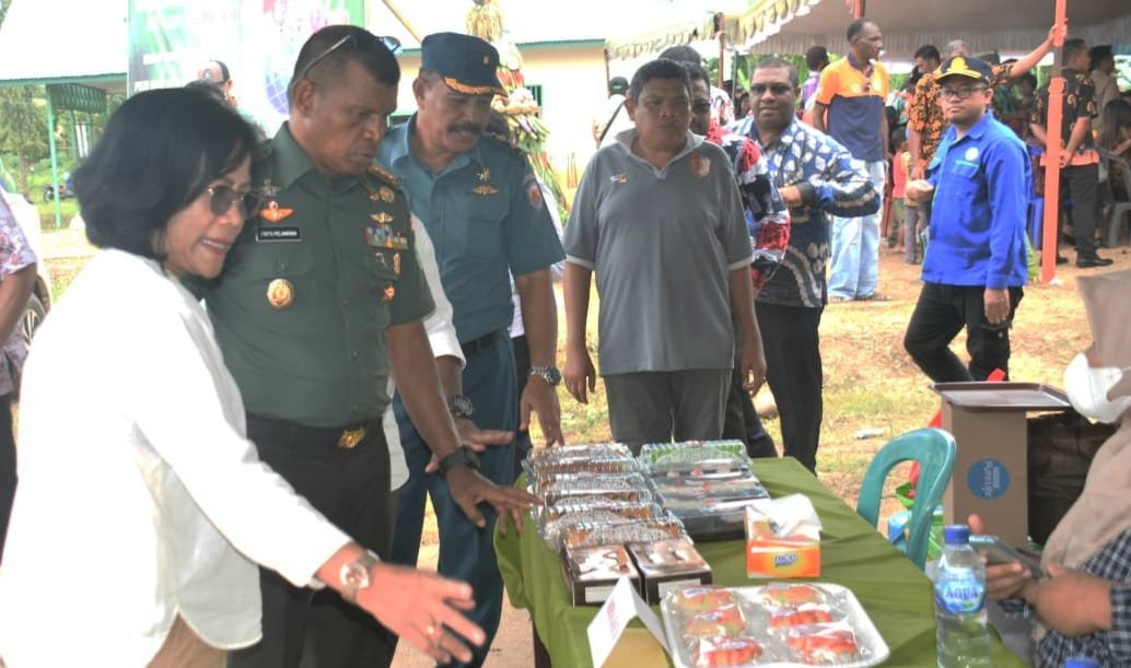 Korem 174/ATW Apresiasi Inovasi Olahan Makanan Tradisional dari Hasil Kebun Petani Lokal