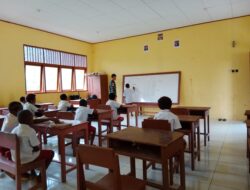 Anggota Satgas Yonif 126/KC Jadi Gadik Cerdaskan Anak di Perbatasan