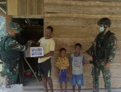 Kemanunggalan TNI-Rakyat: Satgas Yonif 126/KC Bagikan Paket Sembako