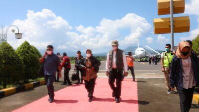 Mensus Melakukan Perjalanan Dinas ke Kecamatan Larantuka Flores Timur