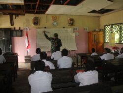 Prajurit TNI TMMD ke-107 Mengajar di SD Inpres Kampung Epem Papua