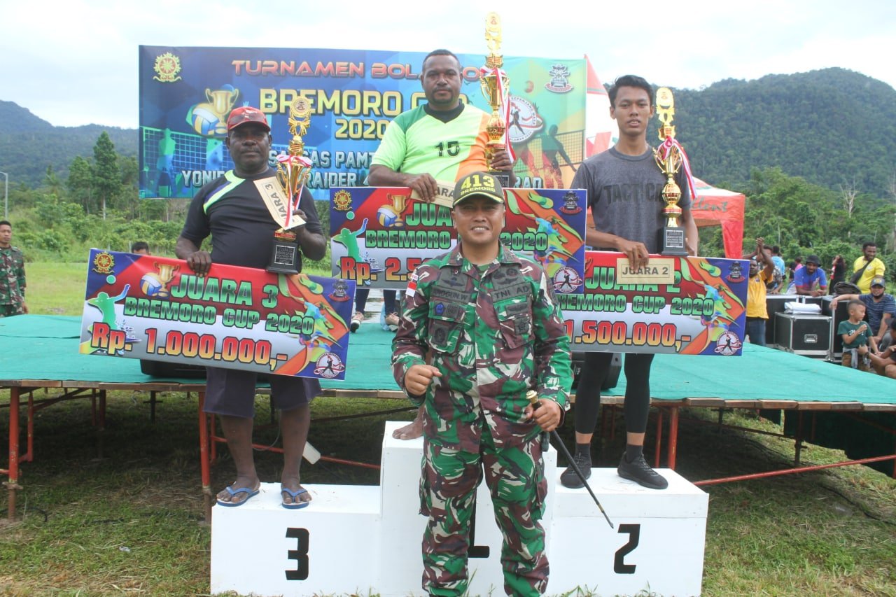 Yonif 413 Kostrad Sukses Gelar Turnamen Voli Bremoro Cup di Distrik Muara Tami