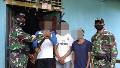 Yonif 642/Kapuas Kembali Terima Penyerahan Senjata Api Warga Perbatasan